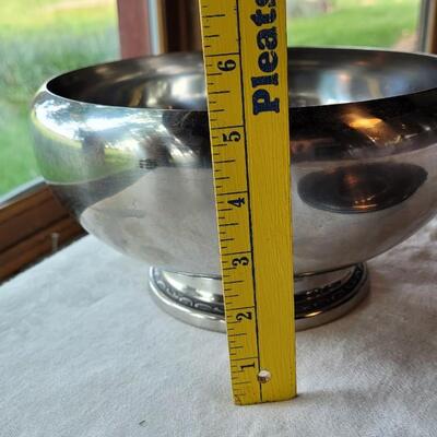 Lot 8: Aluminum Bowls & Plated Oneida Bowl