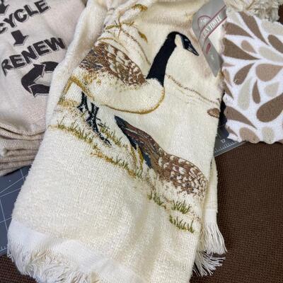 #102 Kitchen Towel Sets with some Oven Mitt's  