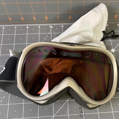 #112 SMITH Goggles - Gray bag included