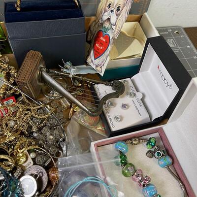 #122 Jewelry: new, used and parts /pieces