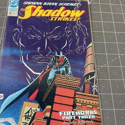 #128 (3) DC Comics - Bateman and the Shadow