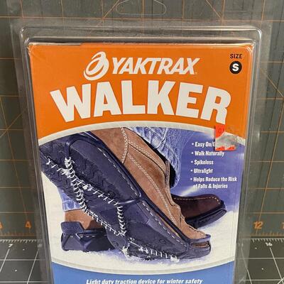#132 Yaktrax Walker New Spikeless SMALL