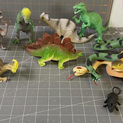 #169 Dinosaurs and Snakes, Plastic TOYS