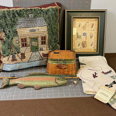 #224 Fishing DÃ©cor Items: Towels, Pictures, fish etc.