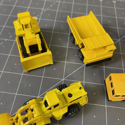 #237 Die Cast Cars Construction Vehicles (5) 
