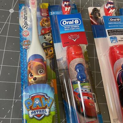 #244 (6) Children's Electric Toothbrushes