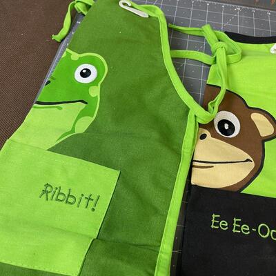 #257   Children's Aprons; Art, Cooking, Painting Etc.