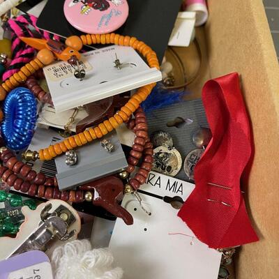 #259 Tray of Jewelry 