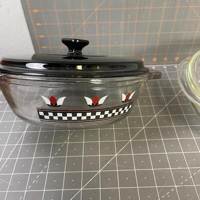 #263 (2) Pyrex and Anchor Hawking Dishes with lids. 