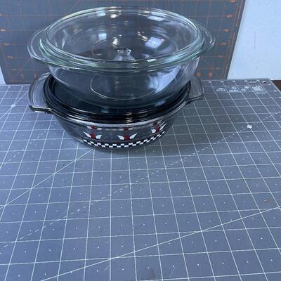 #263 (2) Pyrex and Anchor Hawking Dishes with lids. 