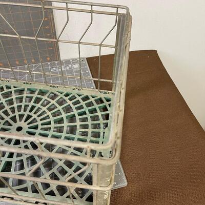 #271 Wire Crate, Lucerne Brand, Plastic Bottom