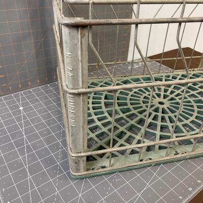 #271 Wire Crate, Lucerne Brand, Plastic Bottom