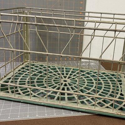 #271 Wire Crate, Lucerne Brand, Plastic Bottom