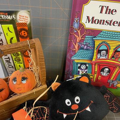 #285 Halloween Lot, Very Fun! 