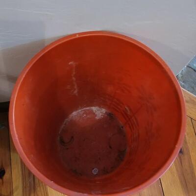 Lot 18: Mid Century Modern Plastic Trash Can