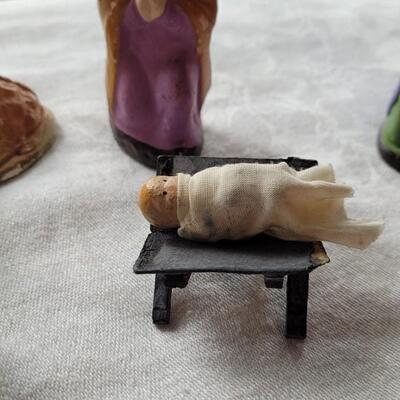 Lot 25: Vintage Nativity (missing Mary)