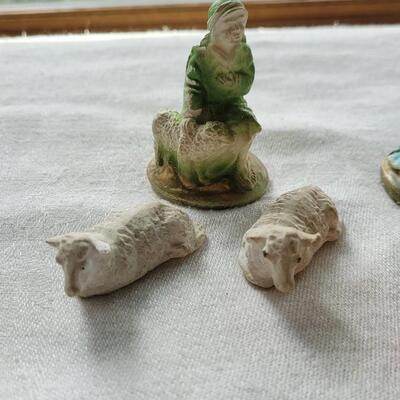 Lot 27: Antique Nativity (missing Joseph & a Wise Man)