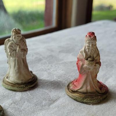 Lot 27: Antique Nativity (missing Joseph & a Wise Man)