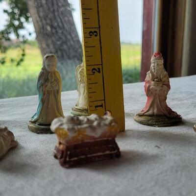 Lot 27: Antique Nativity (missing Joseph & a Wise Man)