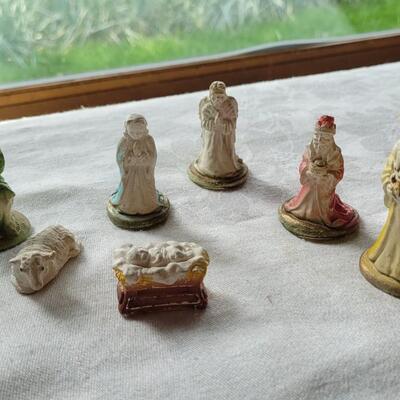 Lot 27: Antique Nativity (missing Joseph & a Wise Man)