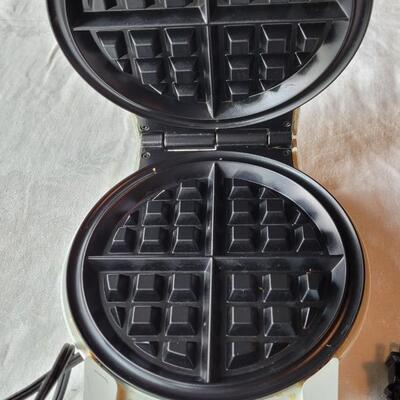 Lot 29: Toastmaster Belgian Waffle Baker