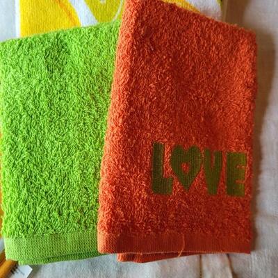 Lot 30: (2) Citrus Glass Cutting Boards & Citrus Pot Holders and Kitchen Towels