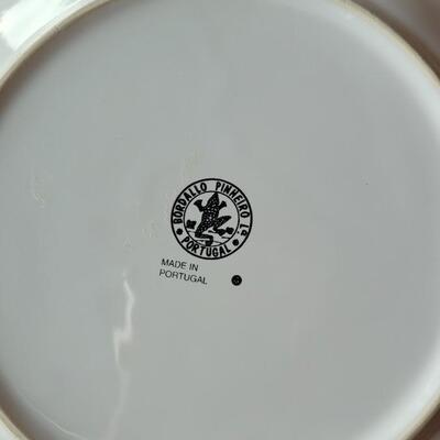 Lot 36: Bordallo Pinheiro White Grape Plates & (2) Libbey White Grape Bowls