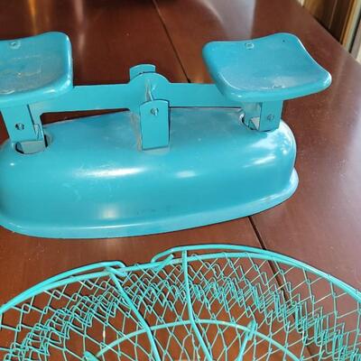 Lot 59: Vintage Turquois Collapsible Basket & Scale