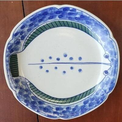 Lot 62: Signed Fish Pottery Plate