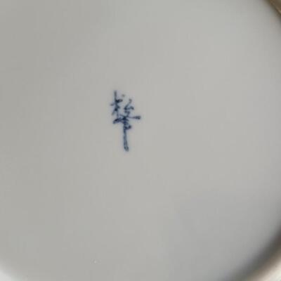 Lot 62: Signed Fish Pottery Plate