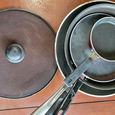 Lot 68: Pots and Pans Lot