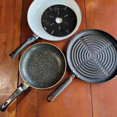 Lot 72: Pots & Pans Lot