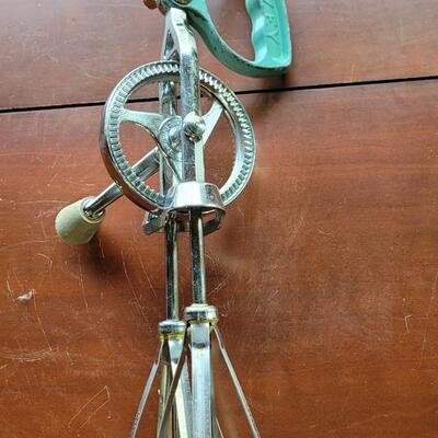 Lot 77: Vintage Green Handle Dazey Handmixer and Heat Diffuser 