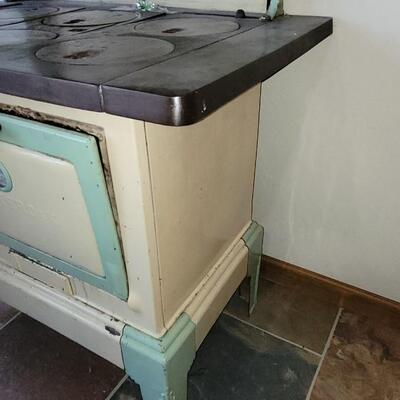Lot 82: Antique Charter Oak Green & Ivory Wood Stove Oven made in St. Louis,Missouri 
