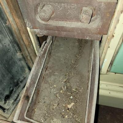Lot 82: Antique Charter Oak Green & Ivory Wood Stove Oven made in St. Louis,Missouri 