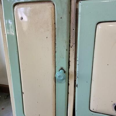 Lot 82: Antique Charter Oak Green & Ivory Wood Stove Oven made in St. Louis,Missouri 