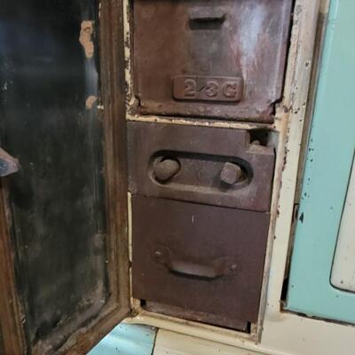 Lot 82: Antique Charter Oak Green & Ivory Wood Stove Oven made in St. Louis,Missouri 
