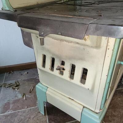 Lot 82: Antique Charter Oak Green & Ivory Wood Stove Oven made in St. Louis,Missouri 