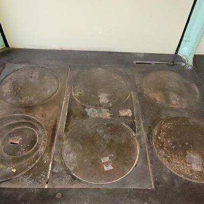 Lot 82: Antique Charter Oak Green & Ivory Wood Stove Oven made in St. Louis,Missouri 