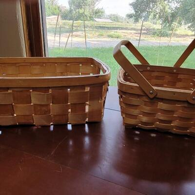 Lot 89: (2) Longaberger Style Baskets (large one has damage)