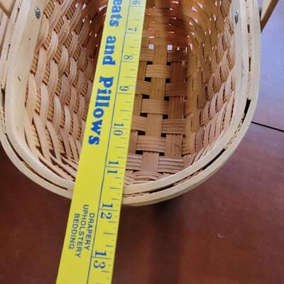 Lot 90: (2) Longaberger Style Baskets with Handles 