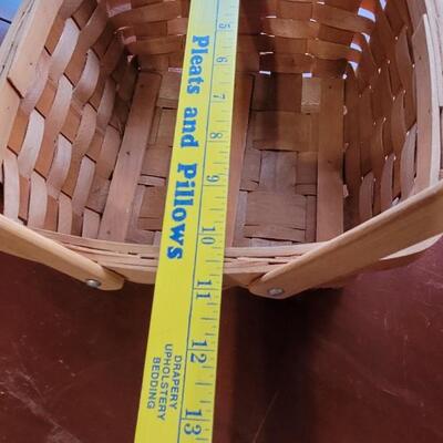 Lot 90: (2) Longaberger Style Baskets with Handles 