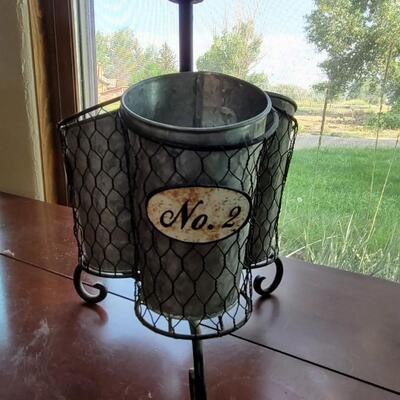Lot 91: Chicken Wire Organizer / Flower Pots