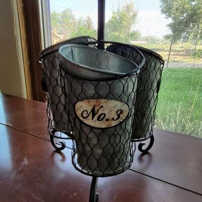 Lot 91: Chicken Wire Organizer / Flower Pots