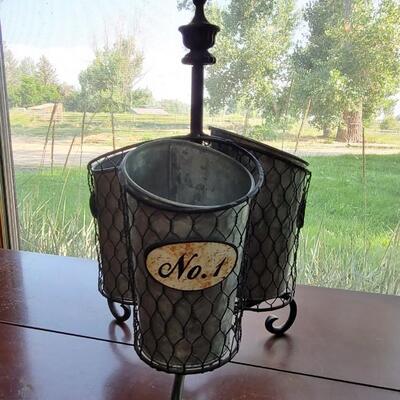 Lot 91: Chicken Wire Organizer / Flower Pots