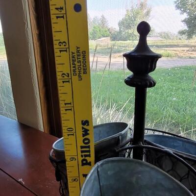 Lot 91: Chicken Wire Organizer / Flower Pots