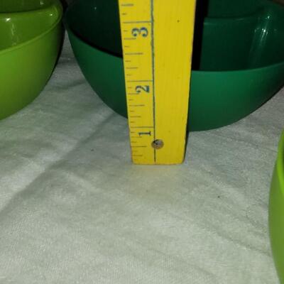 Lot 106: Plastic Dishes