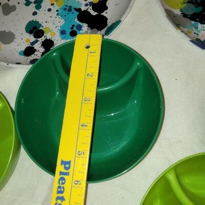 Lot 106: Plastic Dishes