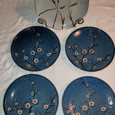 Lot 107: World Market Plates & American Atelier
