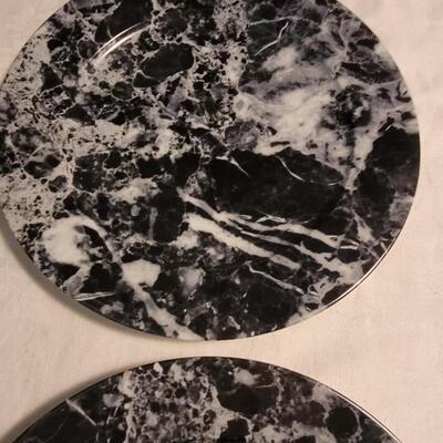 Lot 109: Pillivuyt Marbled Glaze Plates